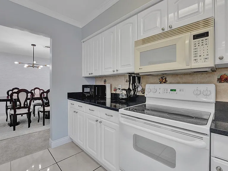 2633 Adams St — Photo 11