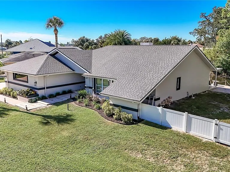 1542 SE Pinwheel Dr — Photo 49