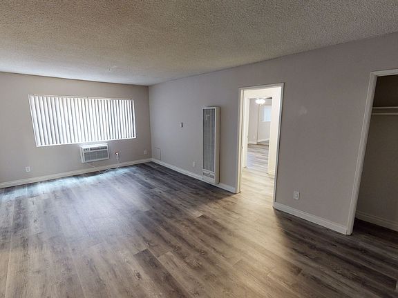 5th image of 11825 Gilmore St #107