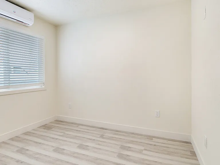 42601 Claudia St — Photo 7