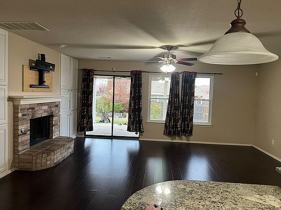3rd image of 10616 Vista Heights Blvd