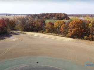 142 Coach House Loop, Bowling Green, OH 43402