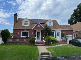 11 Elizabeth St, Valley Stream, NY 11580