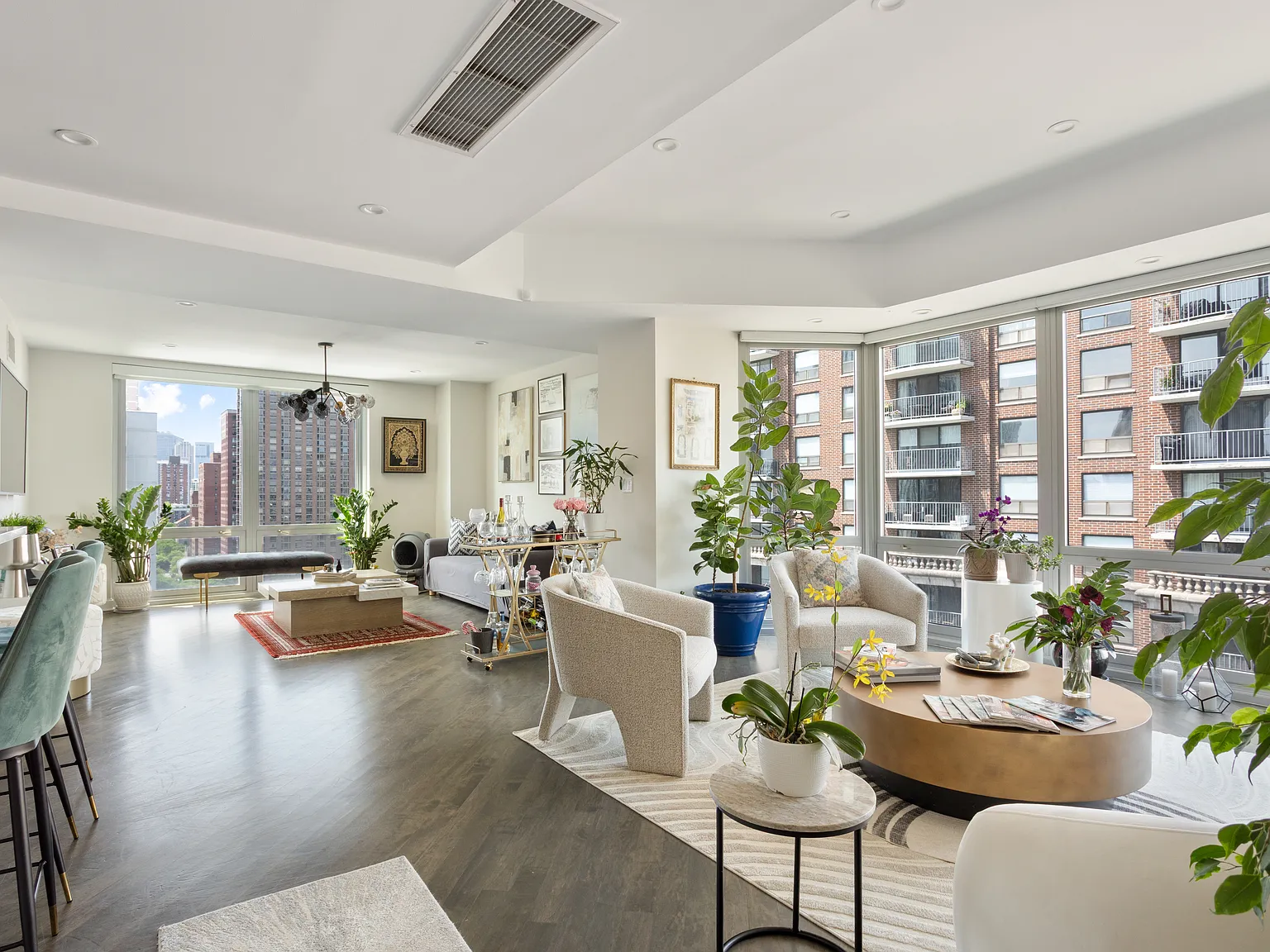 3 bed, 1600 sqft, $6,000 — Photo 2