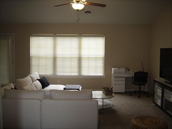 3rd image of 1390 Lakeview Ct
