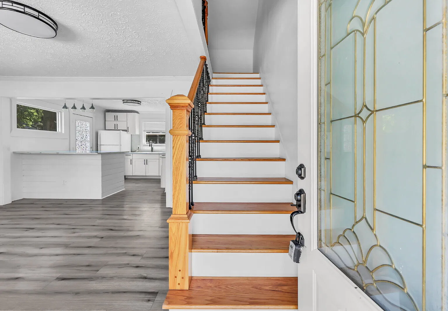 2 bed, 1.0 bath, 768 sqft, $1,900 — Photo 3