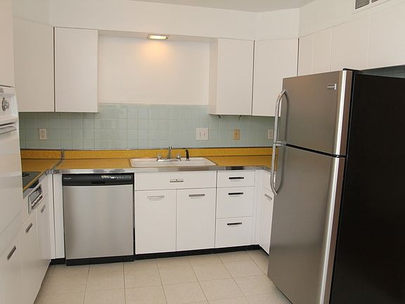 5th image of 8407 Delmar Blvd APT 1W