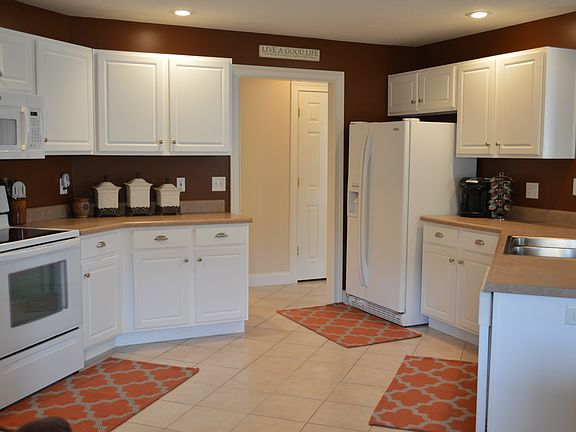 Spacious Kitchen