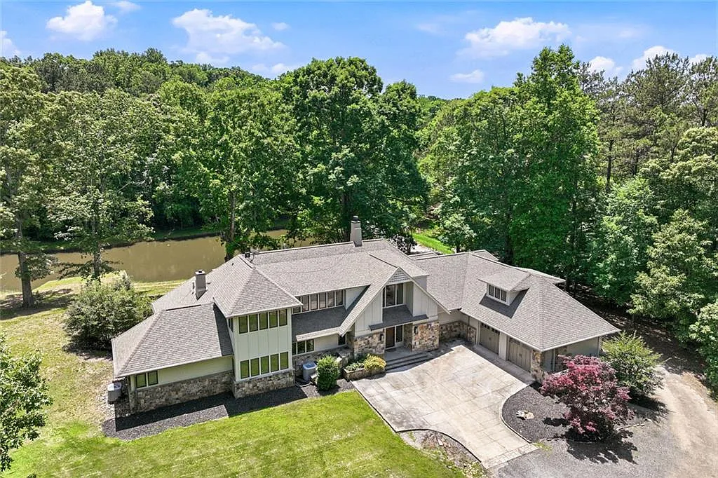5 bed, 4.5 bath, 7552 sqft, $9,000 — Photo 2
