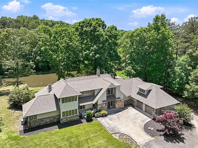 3735 Smithtown Rd — Photo 2