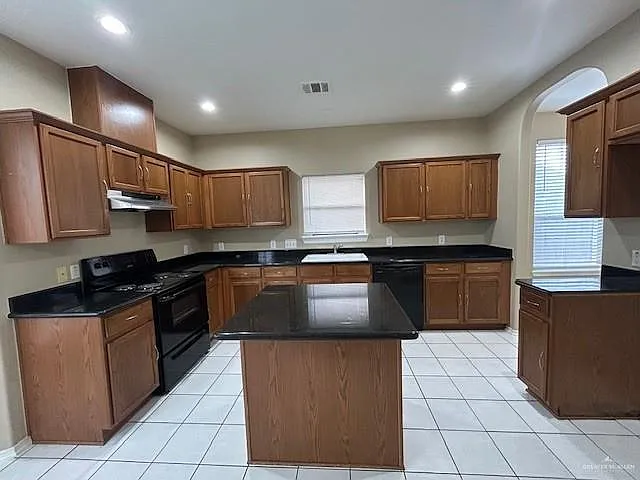 4510 Santa Inez St — Photo 4