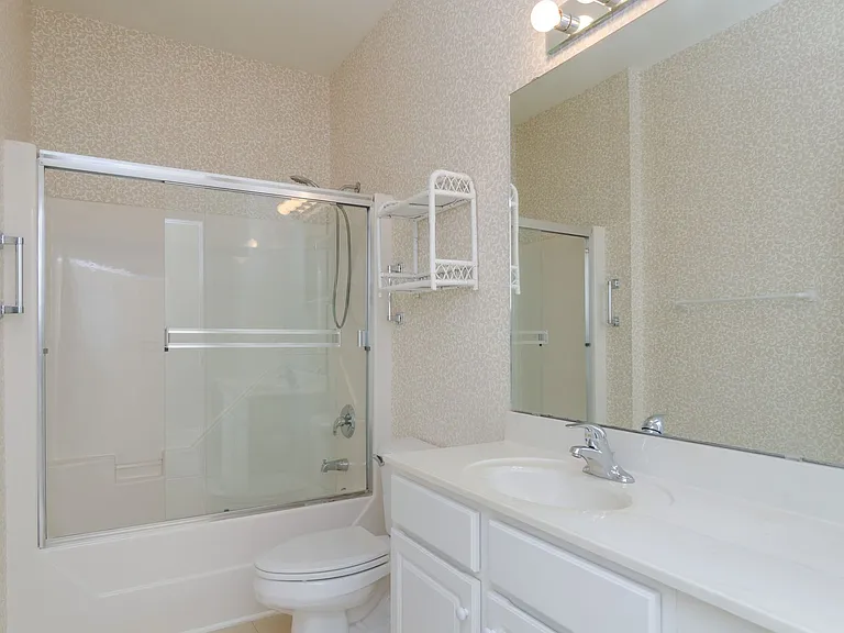 204 Hilliard Ct — Photo 21