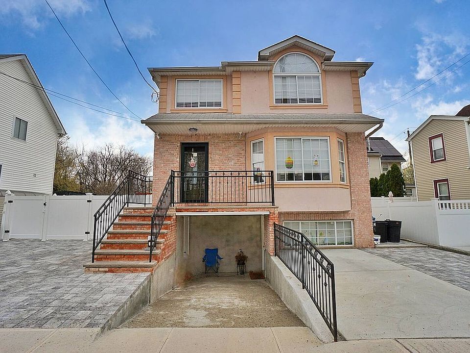 1st image of 81 Sharrott Ave #1