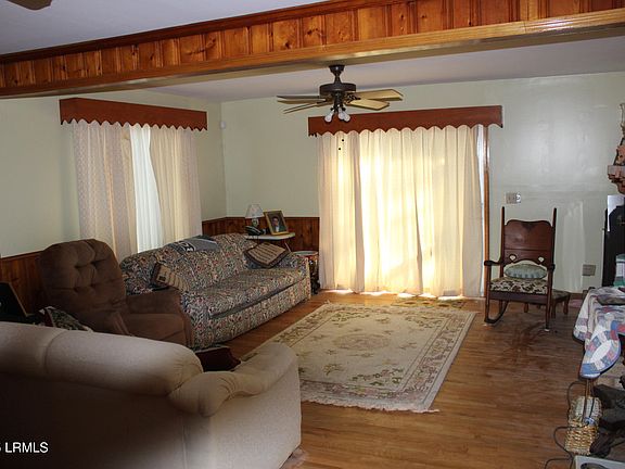 2nd image of 301 W Pulaski Dr