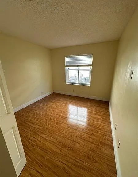 1572 Banyan Way — Photo 13