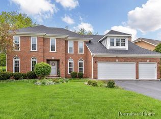 74 Hawkins Cir, Wheaton, IL 60189