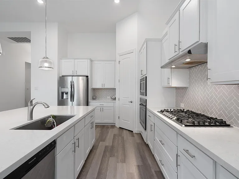 504 Pulitzer Dr — Photo 11