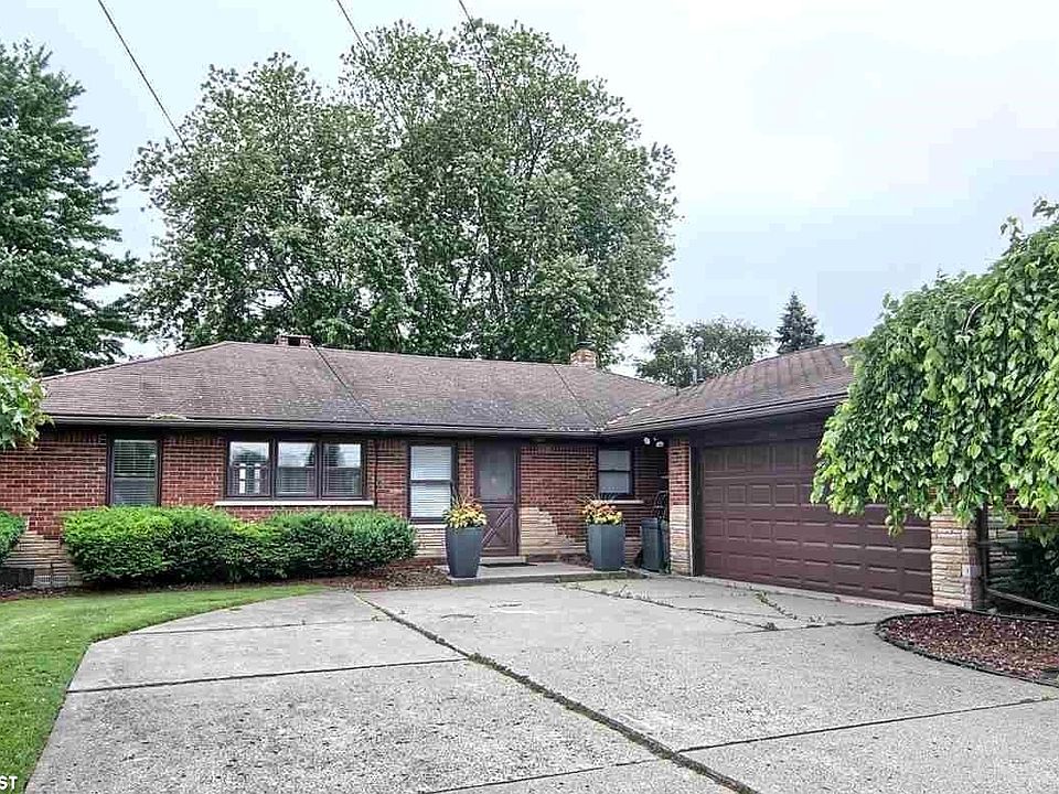 1st image of 48372 Harbor Dr