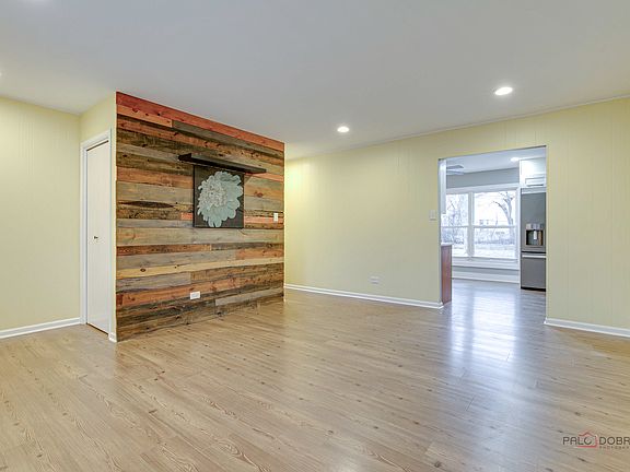 5th image of 395 Lafayette Ln