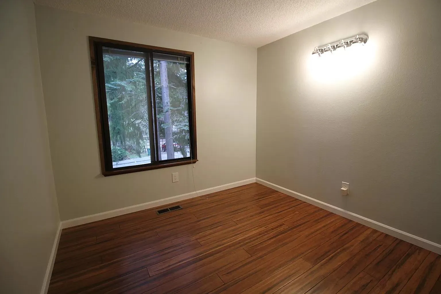 4 bed, 2080 sqft, $4,200 — Photo 4