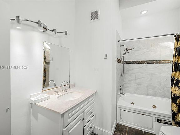 4th image of 401 Leslie Drive