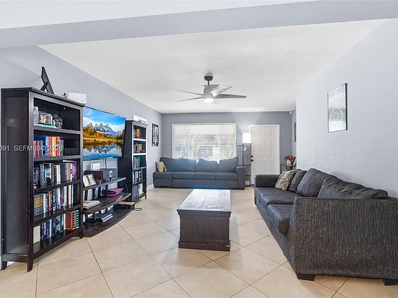 2nd image of 822 N 31st Rd