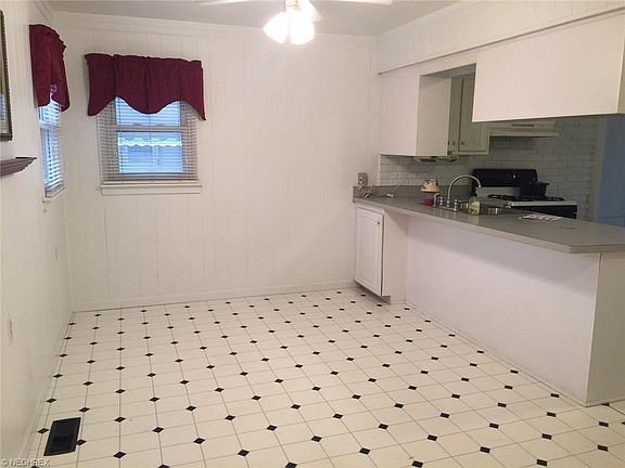 3rd image of 4589 Bentwood Dr