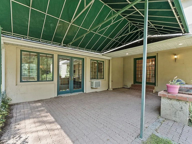 2024 E Southeast Blvd — Photo 45