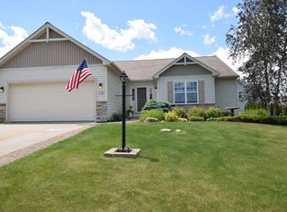 N7941 Winding Ridge Trl, Ixonia, WI 53036