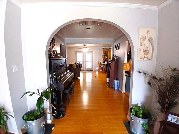 4th image of 1135 W 8th St