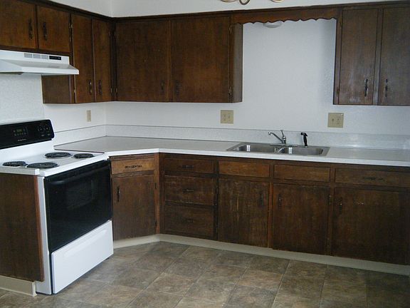 4th image of 472 Hansen Ave APT 4