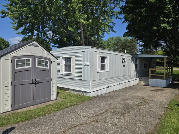5204 Amberwood Ln, Erie, PA 16505