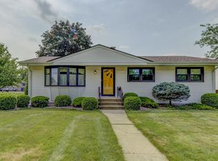 1450 Douglas Ln, Crete, IL 60417