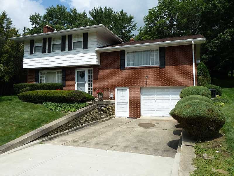 1st image of 360 Crescent Garden Dr