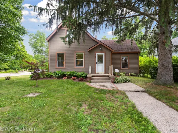 420 Wetmore St, Howell, MI 48843