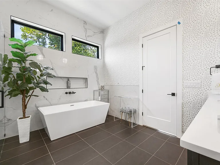 5004 Highland Ct — Photo 16