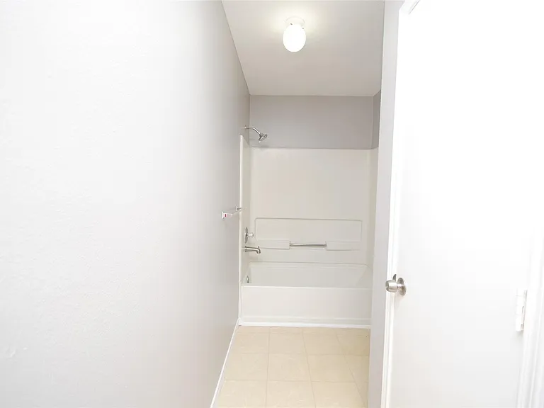 3923 Bridgebay Ln — Photo 10