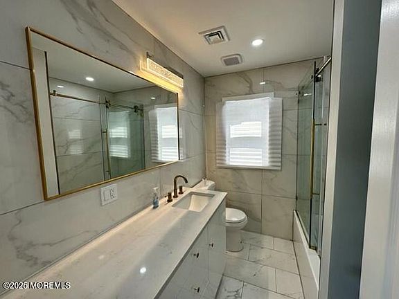 5th image of 10 Campbell Ct