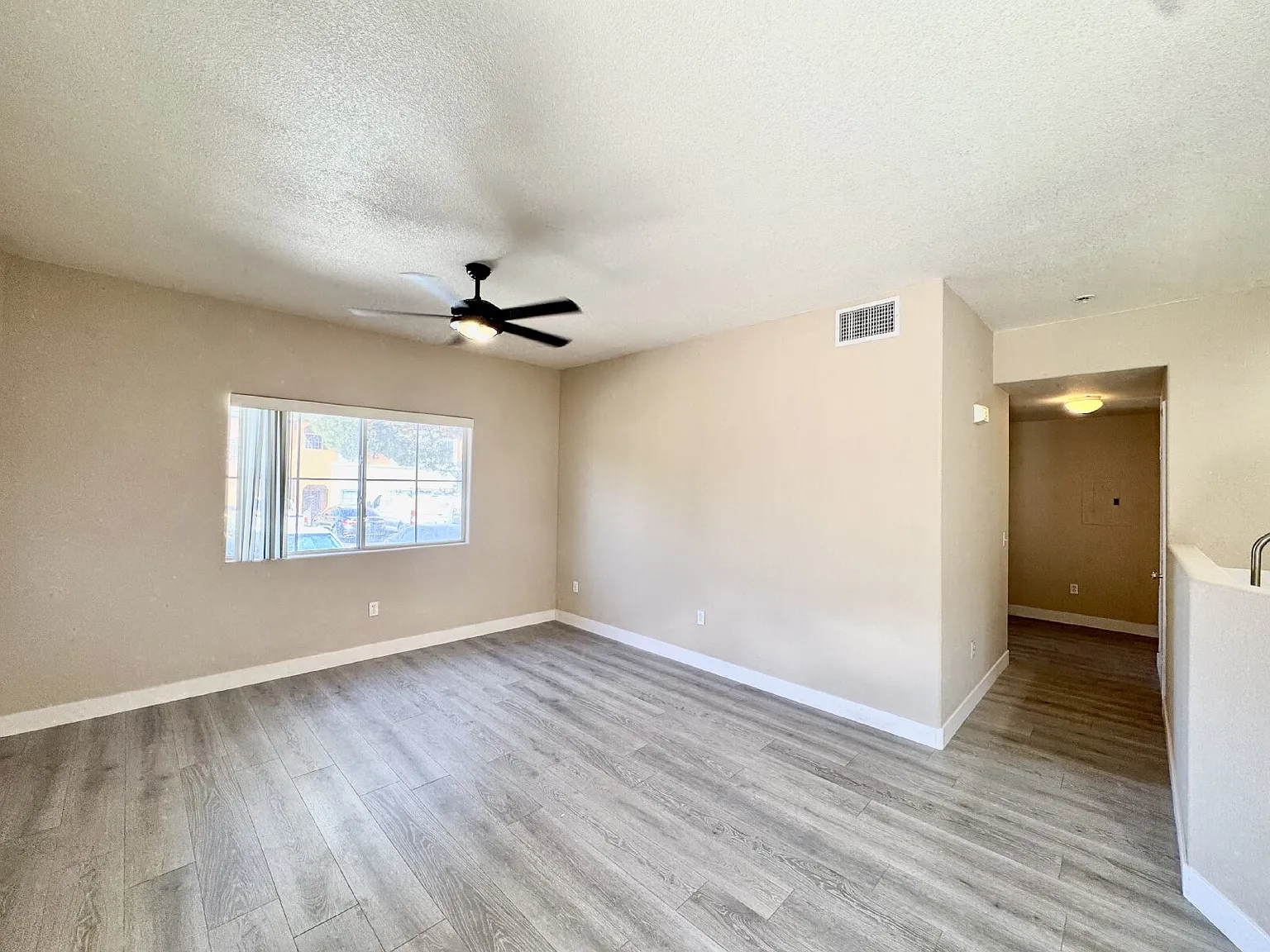 3 bed, 2.0 bath, 1268 sqft, $2,285 — Photo 2