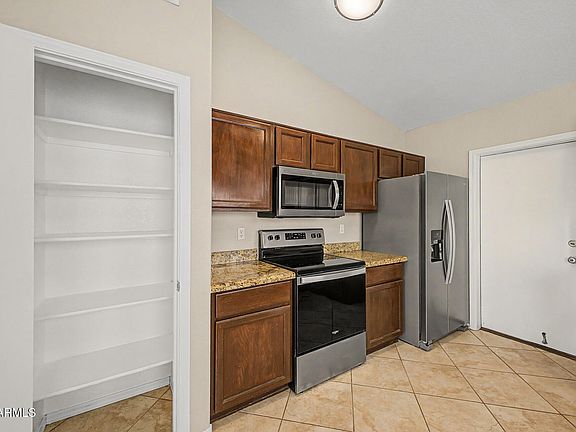 3rd image of 644 E SHEFFIELD Avenue