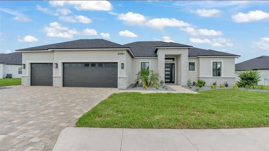 4 bed, 2.0 bath, 2216 sqft, $5,300 — Photo 1