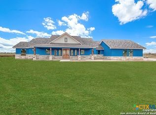 228 Triple R Dr, La Vernia, TX 78121