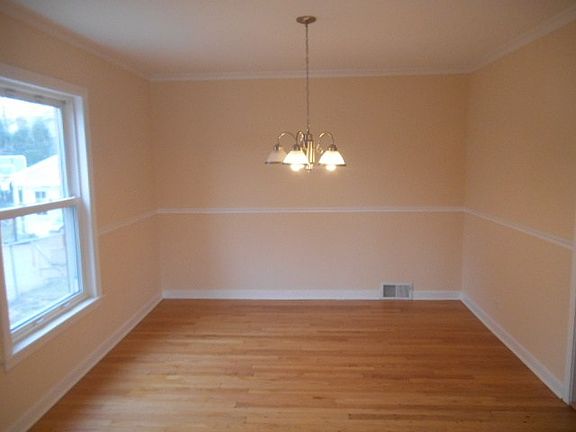 4th image of 1826 Hull Ave