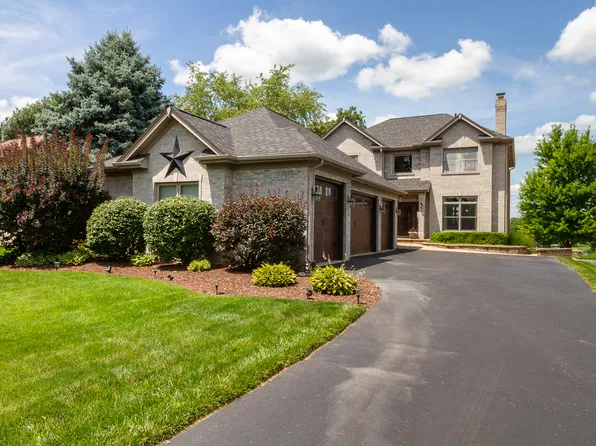 833 Lake Holiday Dr, Sandwich, IL 60548