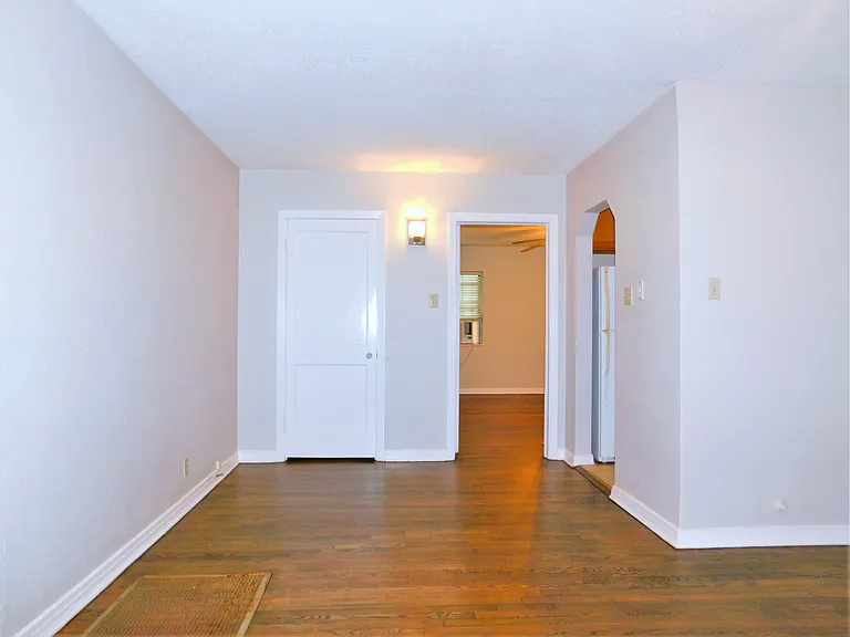 1010 Denton St — Photo 2