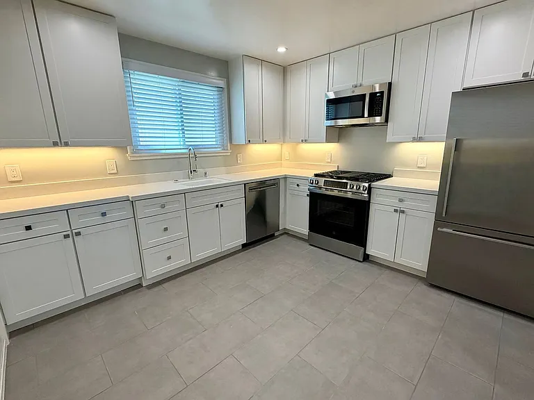 Laurel Oaks Apts — Photo 16