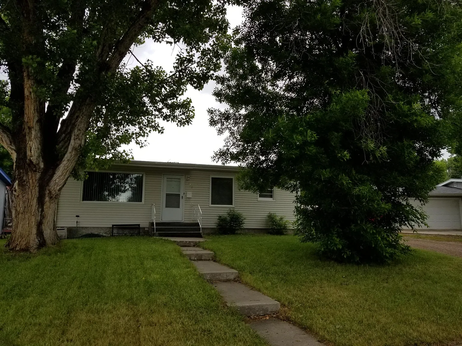 2 bed, 864 sqft, $1,700 — Photo 1