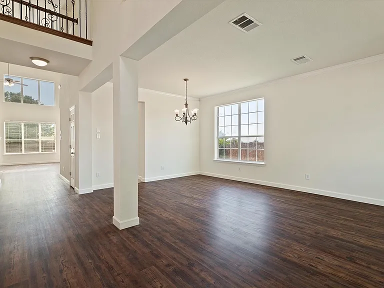 403 Connemara Trl — Photo 4