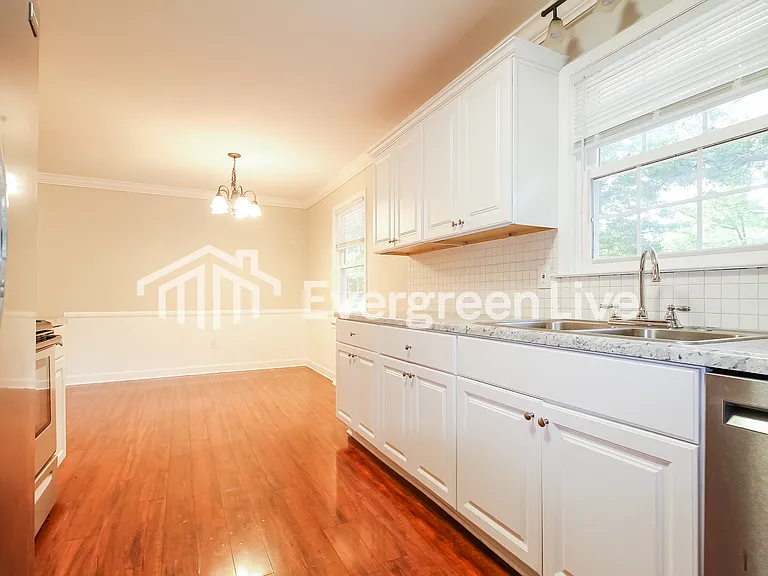127 Ashdown Dr — Photo 5