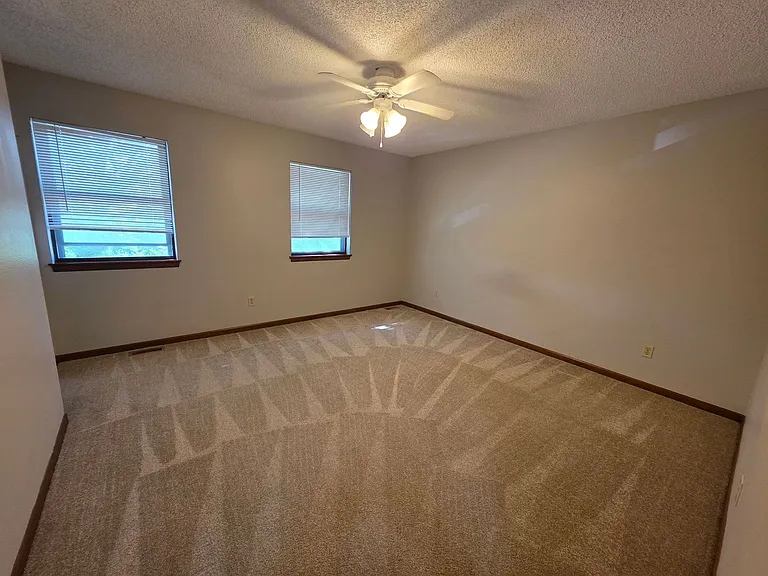 18904 Manor Dr — Photo 9